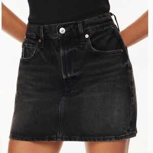 Citizens of Humanity Beatnik Mini Jean Skirt
Mid-rise denim skirt / size 26